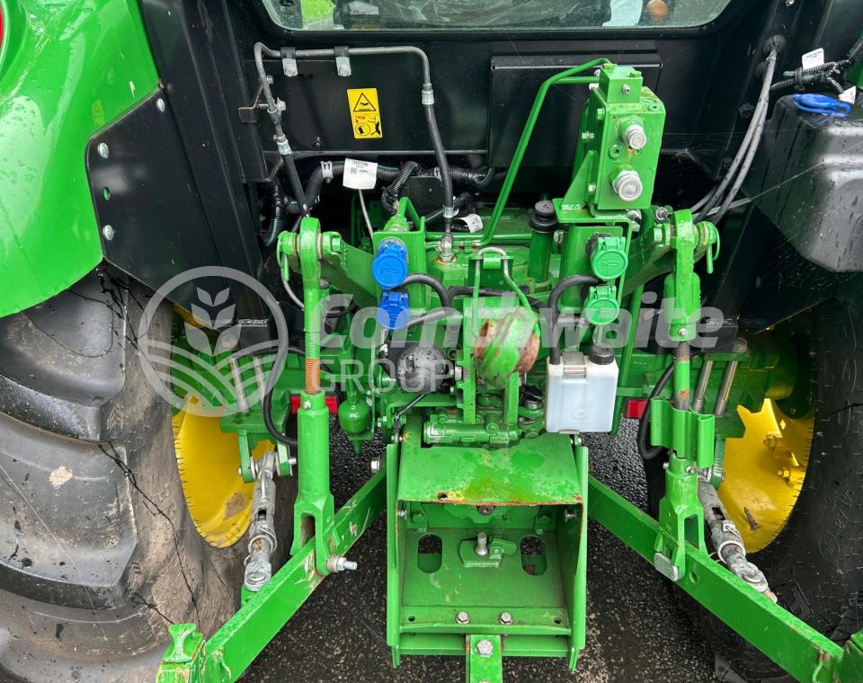 John Deere 5075E