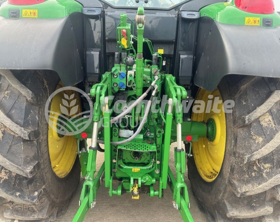 John Deere 6120M