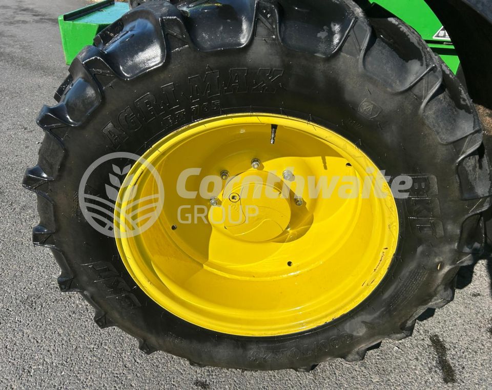 John Deere 6120M