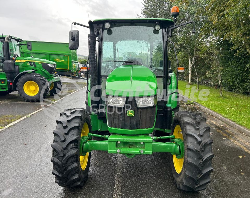 John Deere 5075E