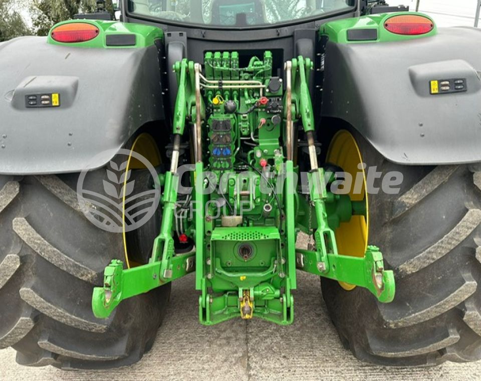John Deere 6215R