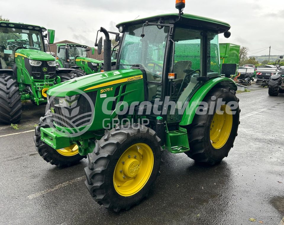 John Deere 5075E