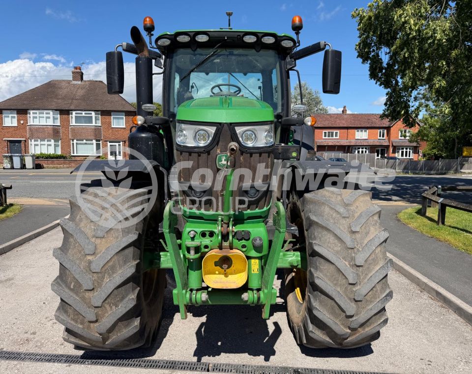 John Deere 6215R