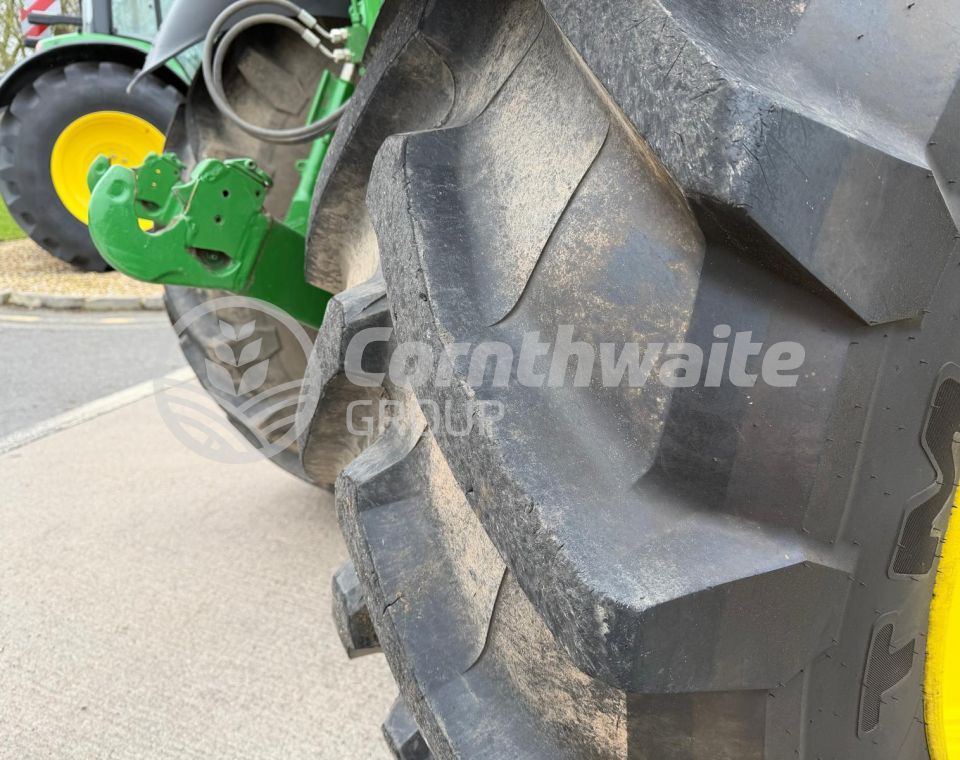 John Deere 6R 215