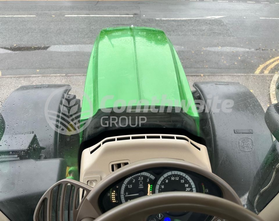 John Deere 6215R                         