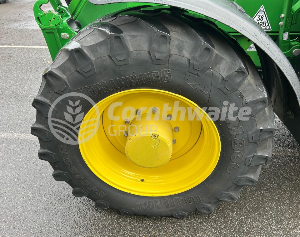 John Deere 6R 215