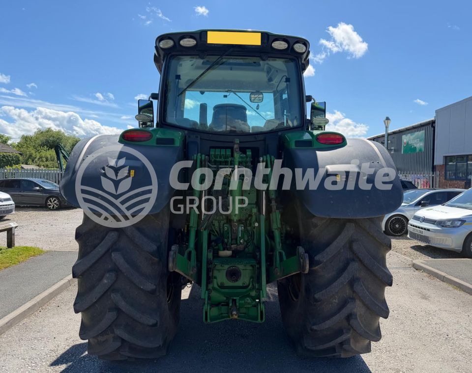 John Deere 6215R