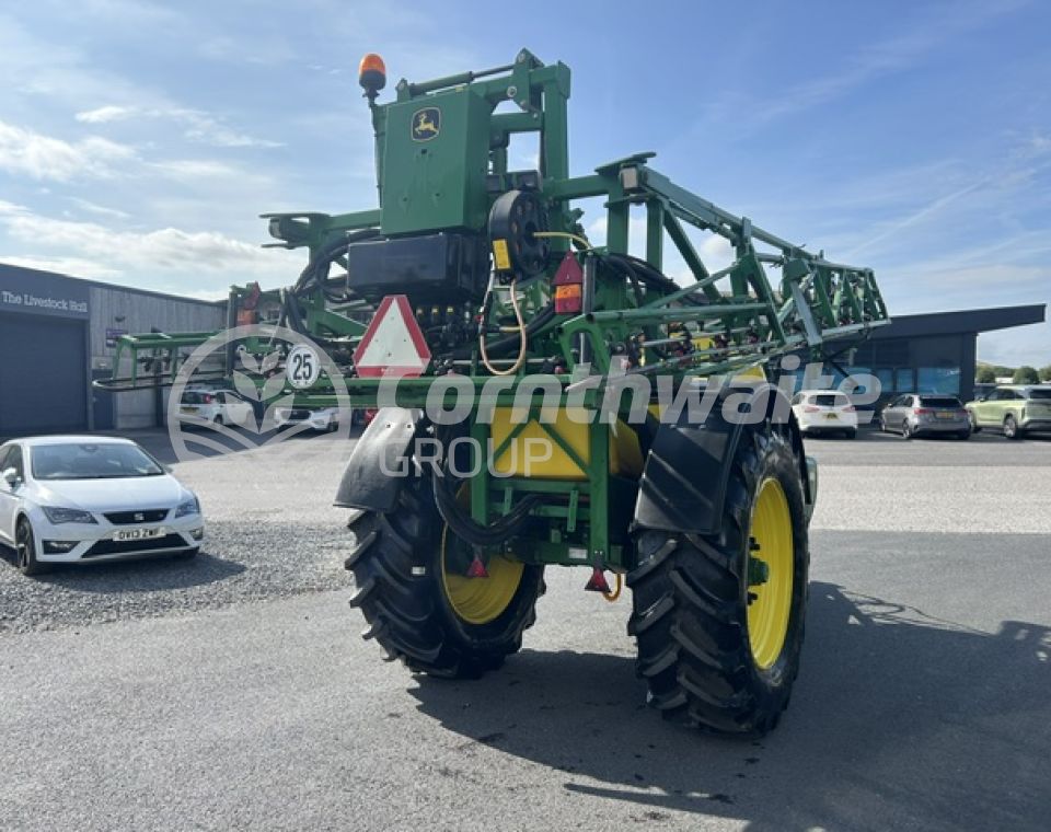 John Deere M724 Trailed Sprayer