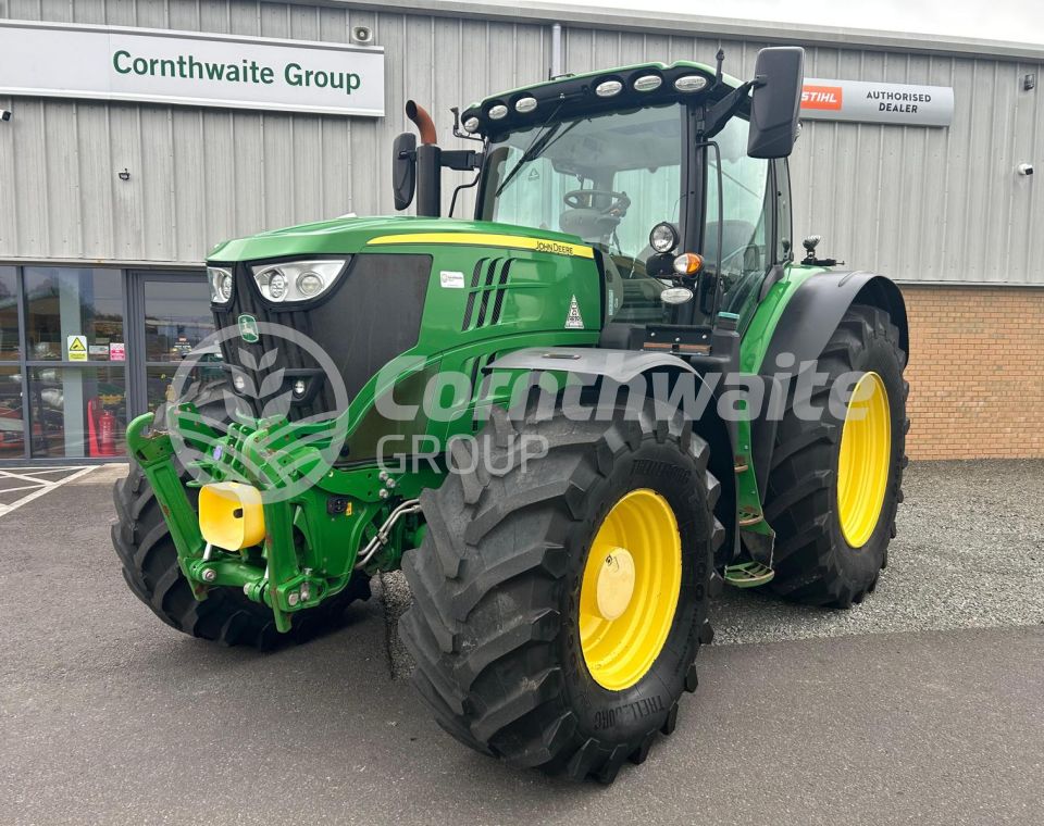 John Deere 6215R