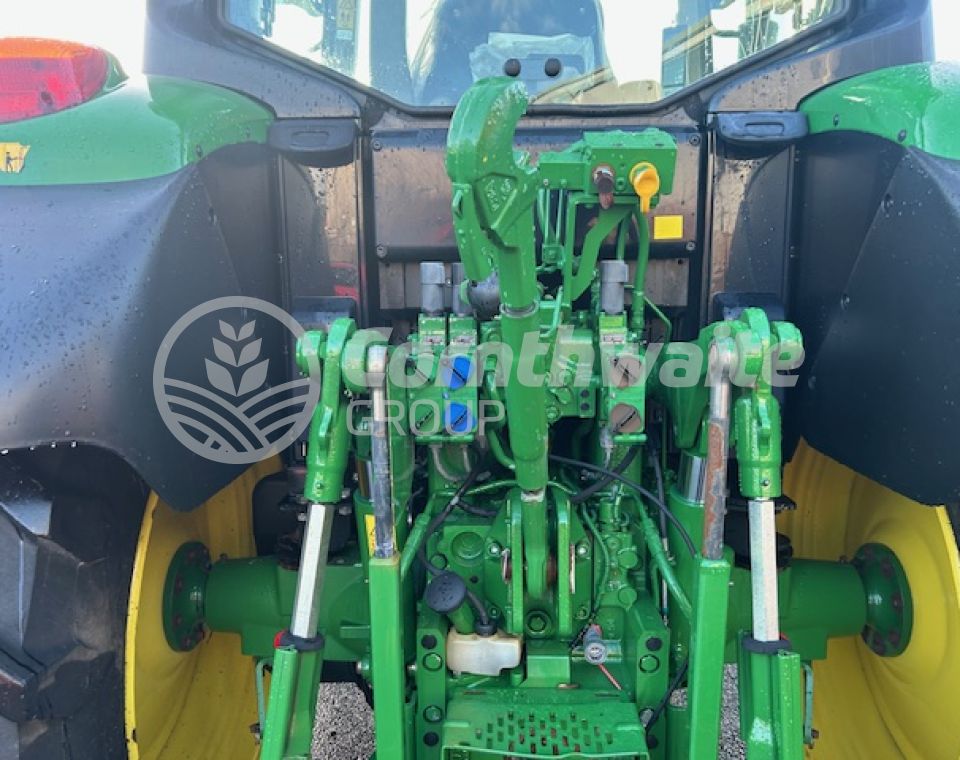 John Deere 6110M