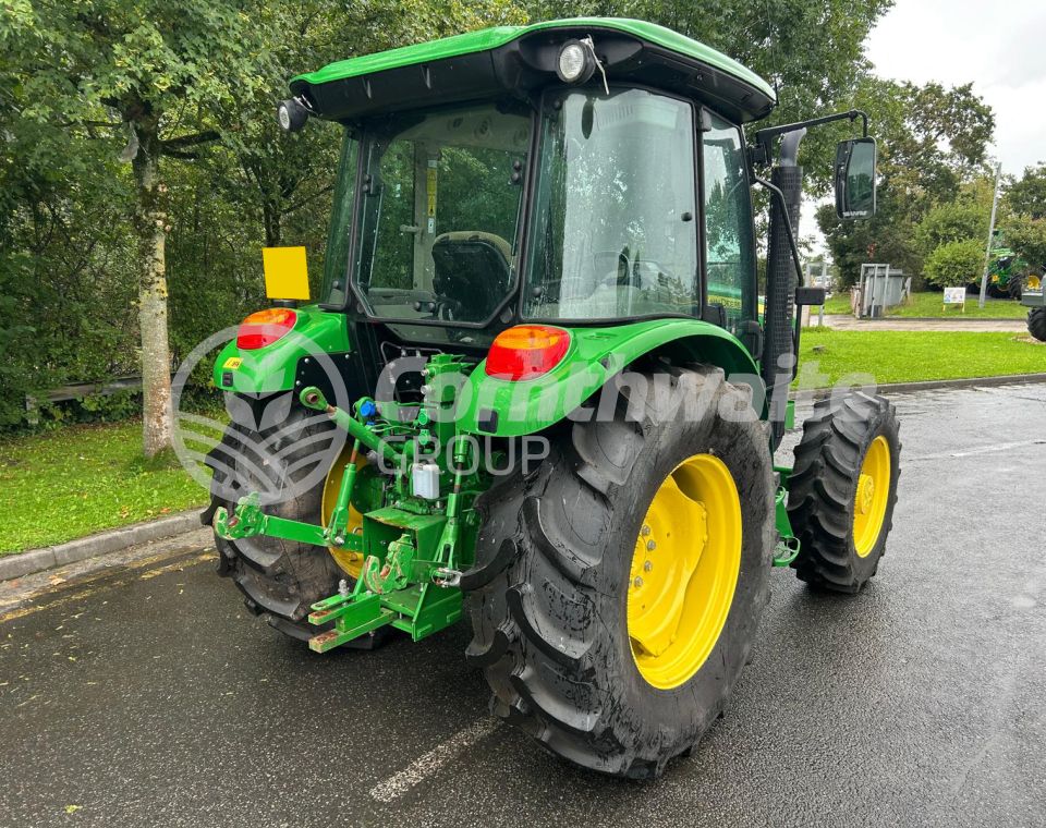 John Deere 5075E