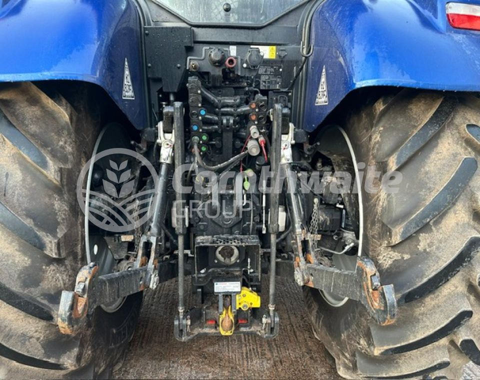 New Holland T7 225