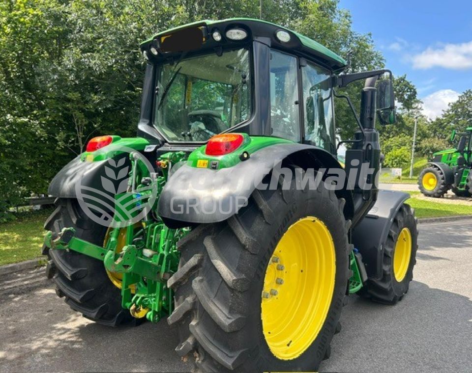 John Deere 6120M