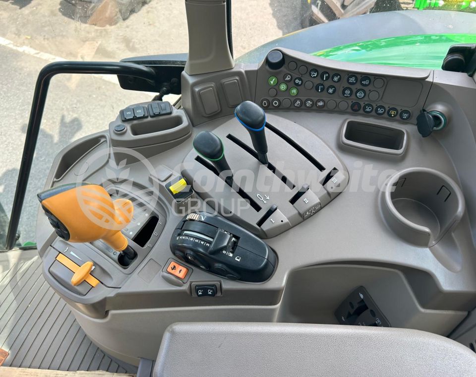John Deere 6120M