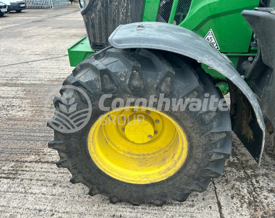 John Deere 6120M