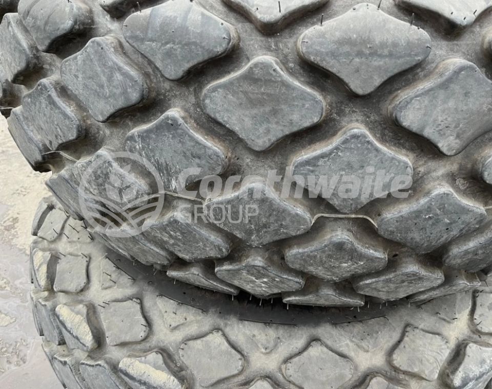 John Deere Turf Wheels 23.1-26 BKT Rear - 44x18.00-20 Fronts 