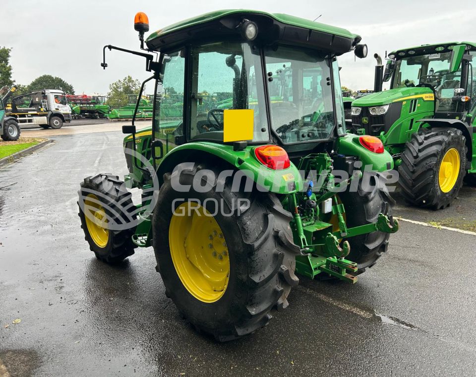 John Deere 5075E
